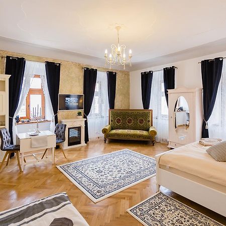 Crown Jewels Centre Sibiu Appartement Buitenkant foto