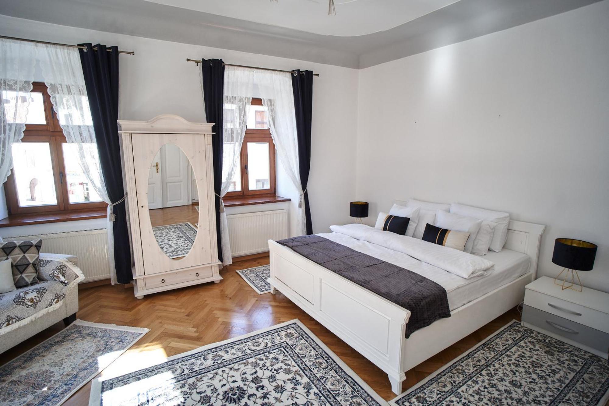 Crown Jewels Centre Sibiu Appartement Buitenkant foto
