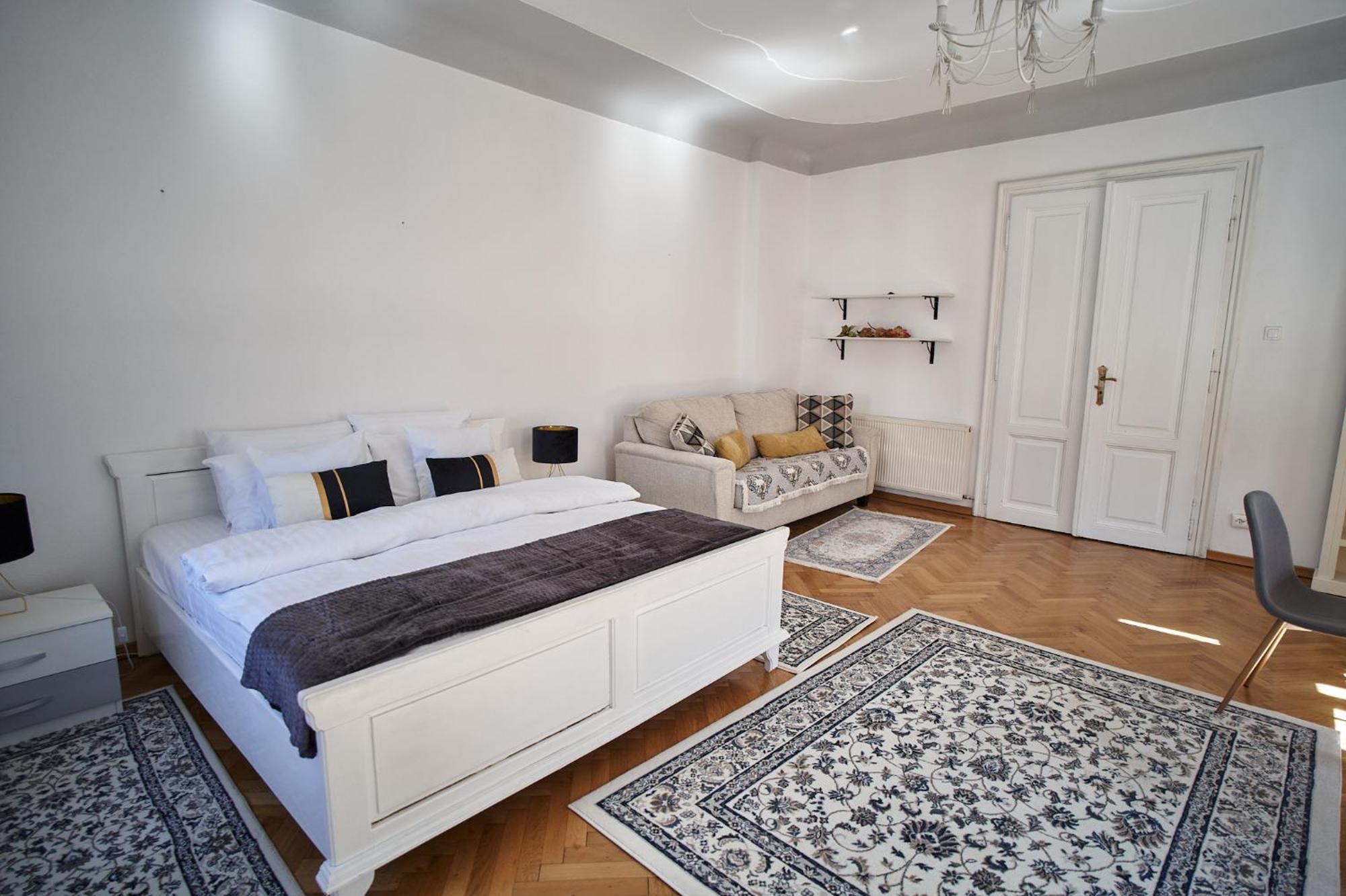 Crown Jewels Centre Sibiu Appartement Buitenkant foto