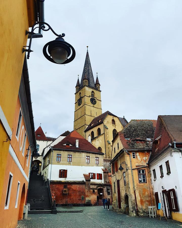Crown Jewels Centre Sibiu Appartement Buitenkant foto