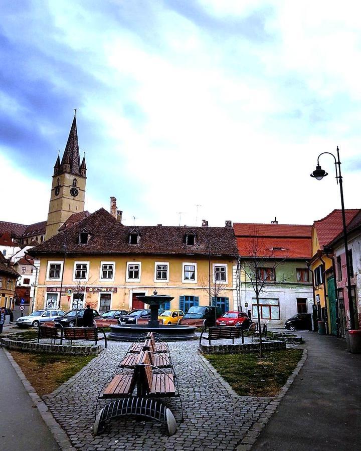 Crown Jewels Centre Sibiu Appartement Buitenkant foto