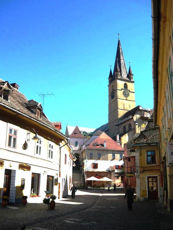 Crown Jewels Centre Sibiu Appartement Buitenkant foto