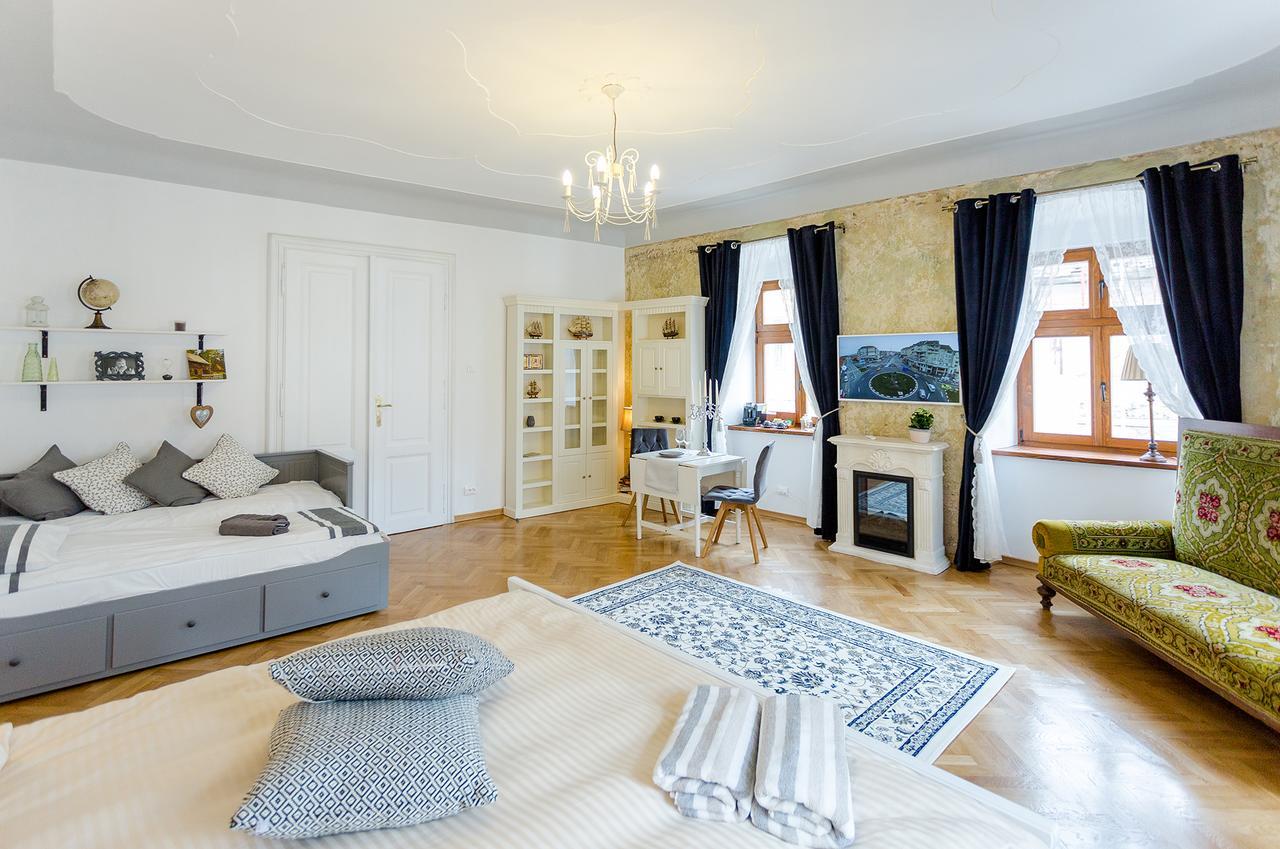 Crown Jewels Centre Sibiu Appartement Buitenkant foto