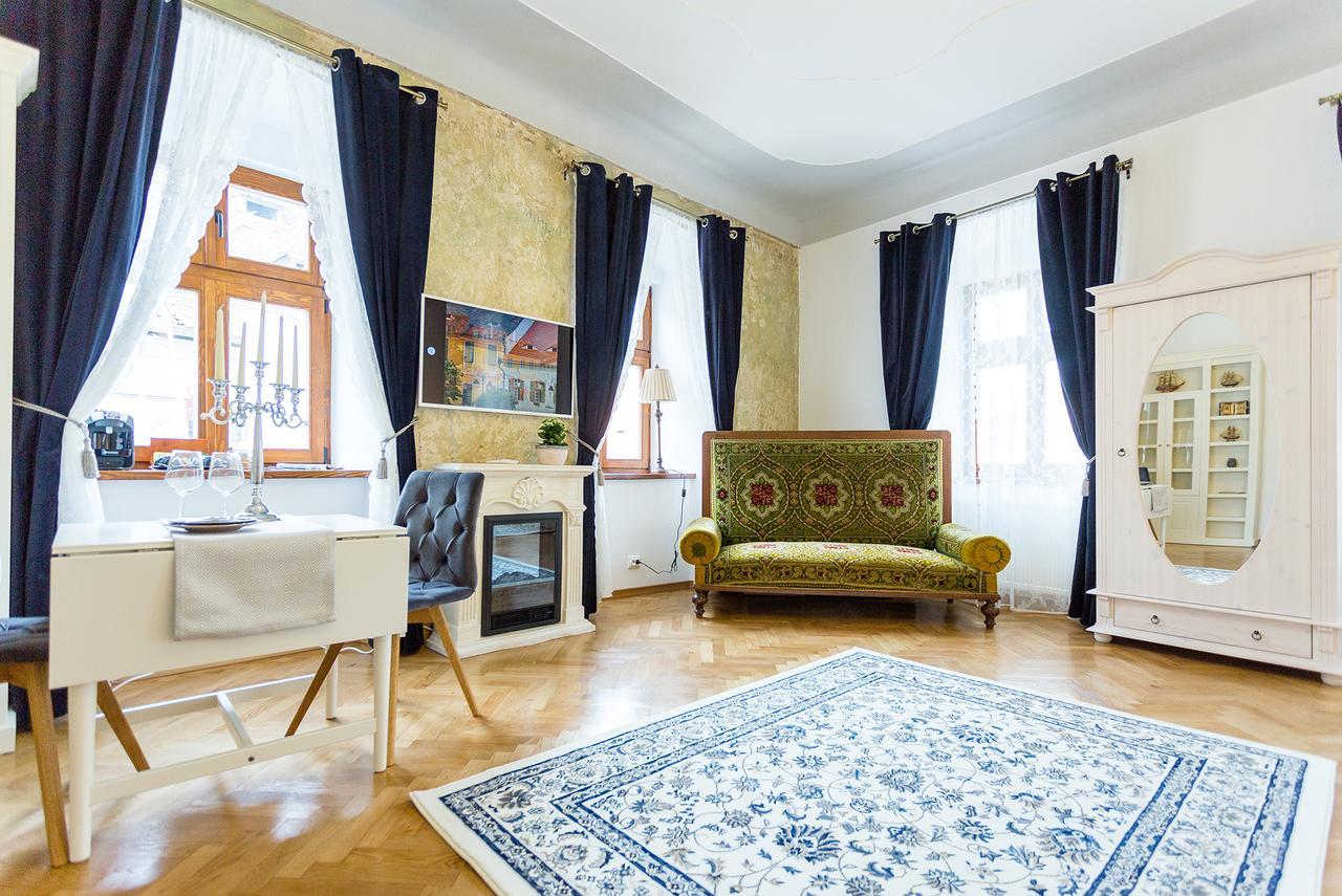 Crown Jewels Centre Sibiu Appartement Buitenkant foto