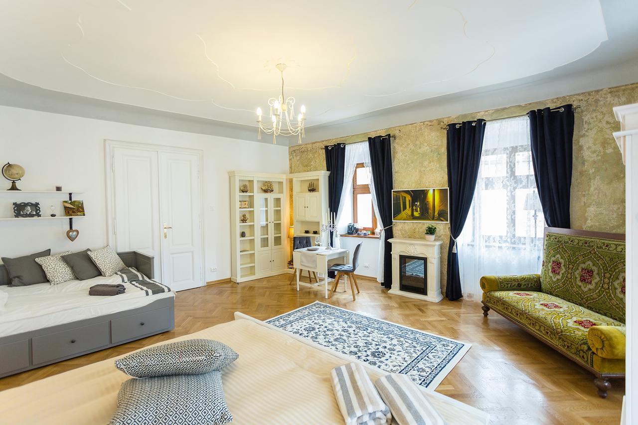 Crown Jewels Centre Sibiu Appartement Buitenkant foto