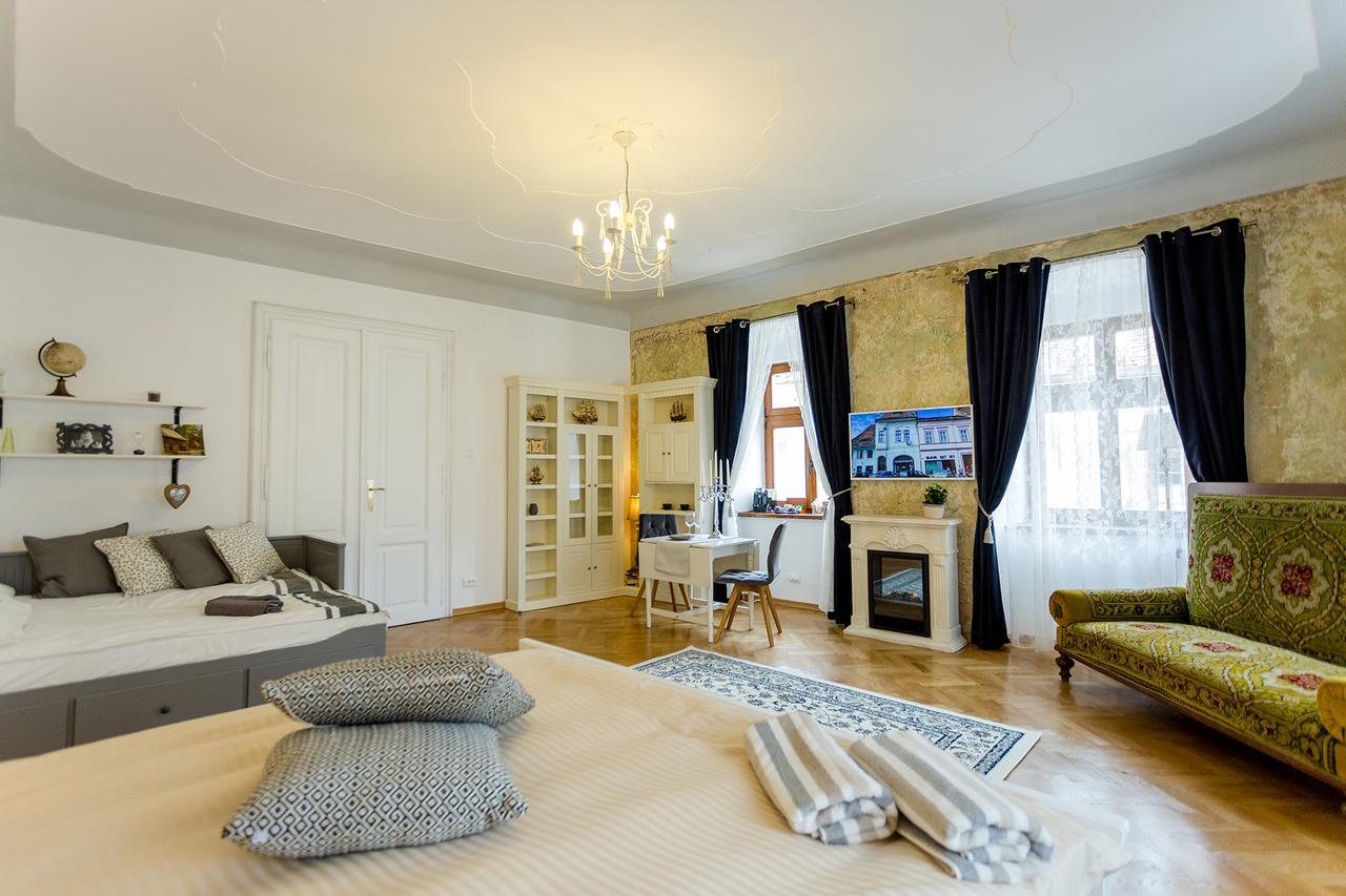 Crown Jewels Centre Sibiu Appartement Buitenkant foto
